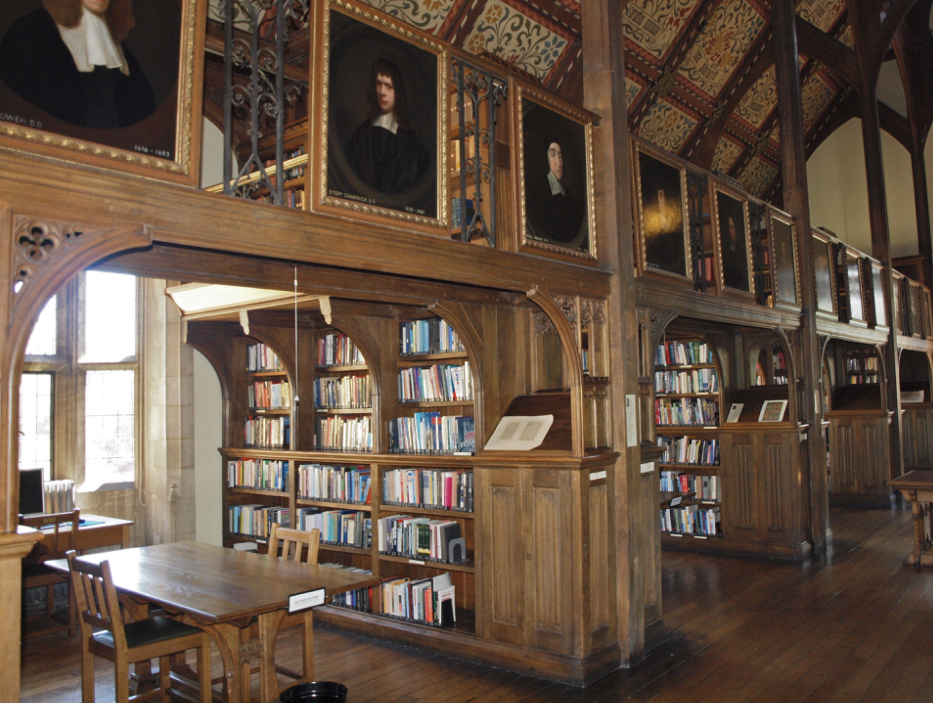 Kaplnka, knižnica a jedáleň sú tromi piliermi každého oxfordského kolégia. 